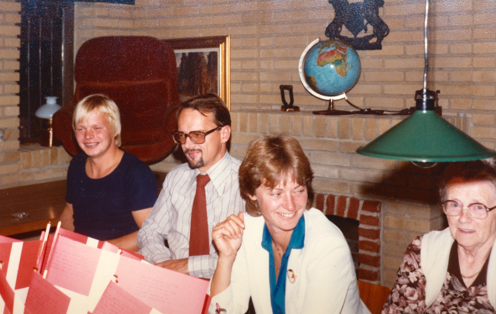 Sammen med Ove, Benthe og fru Holst